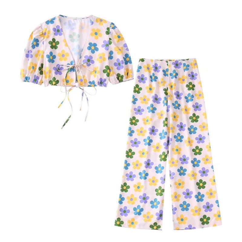 

Women's Blouses & Shirts Women 2022 Fashion Slim Fit Flower Print Poplin Top Vintage V Neck Bubble Short Sleeve Lace Up Female Blouse Chic M, Multi