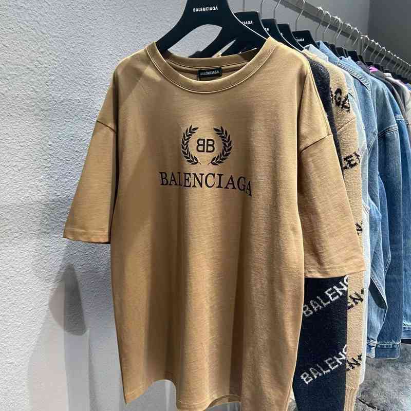 

Balencaigass Balenciga Designer T-shirts Original Paris Classic Chest Bb Wheat Print Embroidery Round Neck Short Sleeve Loose Version Unisex T-shirt, Khaki