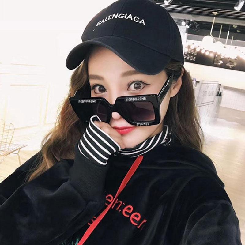 

Sunglasses Square Frame Luxury Glasses Brand Designer Men Women Retro Fashion Female Shades Driving GogglesSunglassesSunglasses