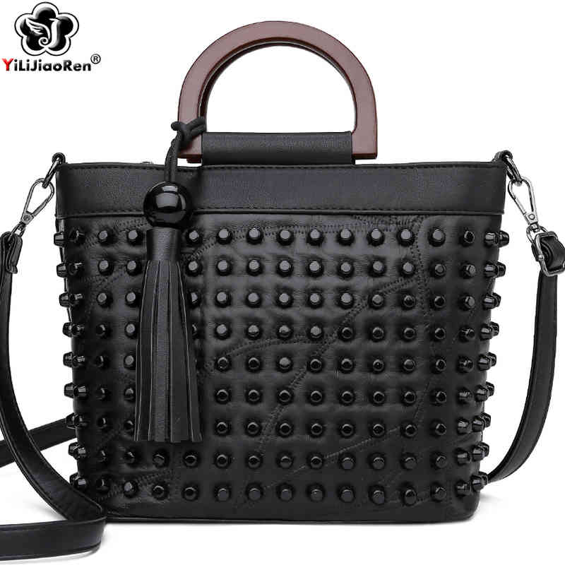 

Fashion Sheepskin Leather Handbag Luxury Rivet Ladies Hand Tote Bag Famous Brand Messenger Crossbody Bags for Women, Black1