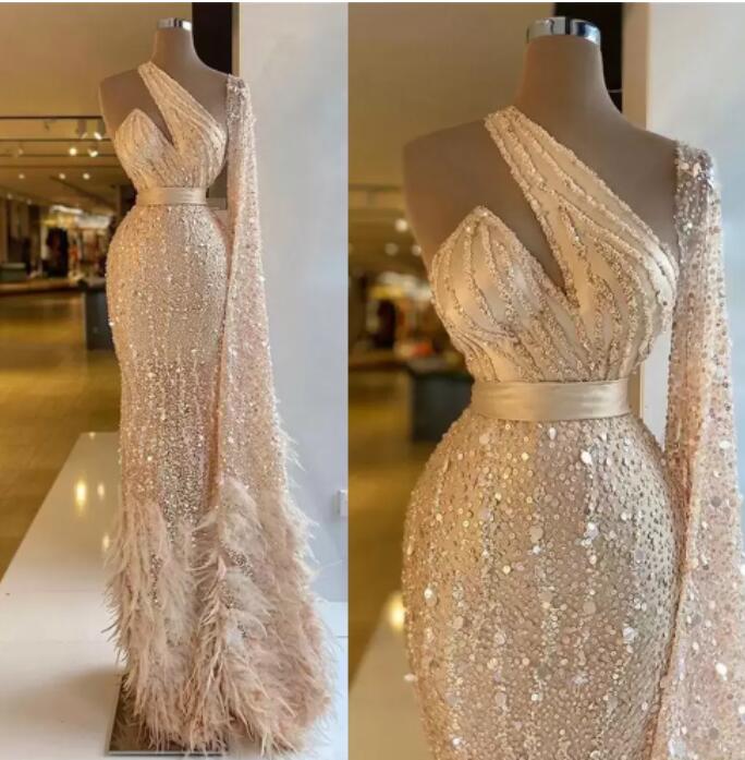 Robes de bal de sirène sexy scintillantes autruche Feather One épaule perle à palette à manches longues Pageant Robe de soirée 2022 Elegant Vesti