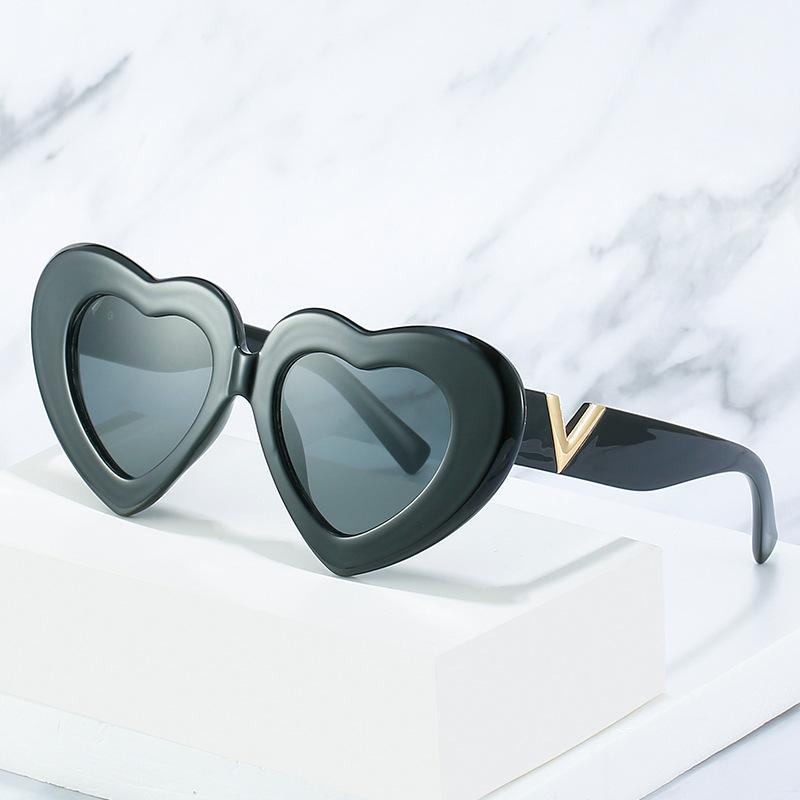 

Sunglasses Love Heart Women 2022 Fashion Brand Designer V Sun Glasses Oversized Shaped FemininoSunglassesSunglasses