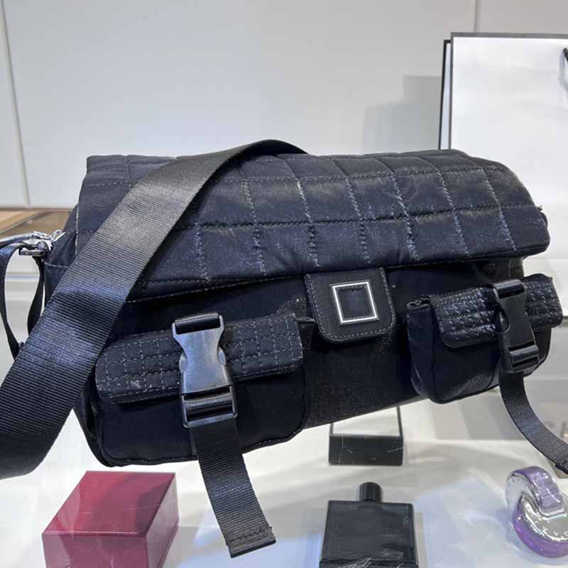 

Designer Womens Fashion Luggage Bags Black Canvas Travel Bag Mens Hand Travel Sport Style Handbags Broadband Shoulder Flap Zip Double Pockets Outdoor Packs 33CM ZH