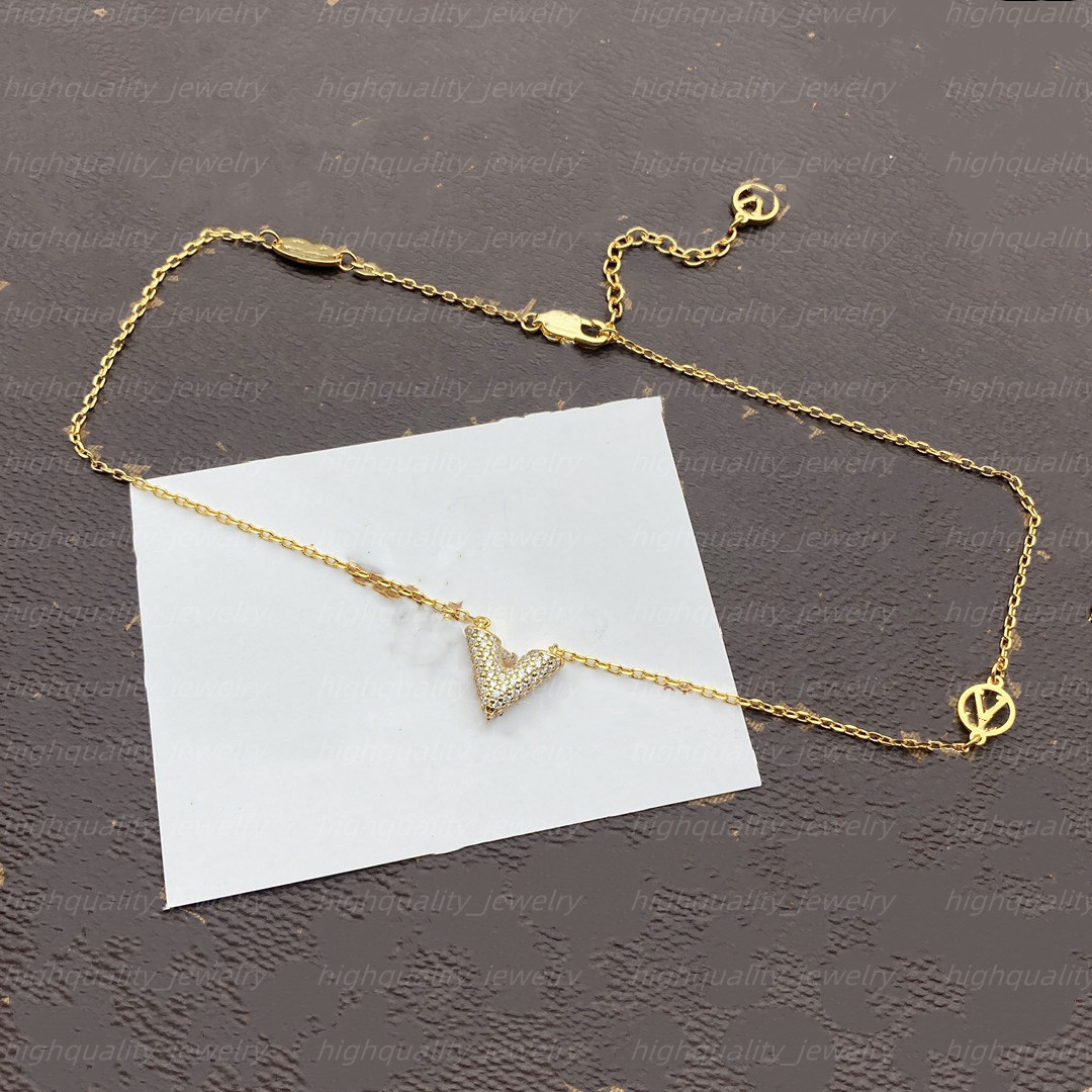 

Designer Necklace Luxury Personalized Small Flower Pendant Necklace Adjustable Clavicle Chain Fade-Free Fashion v2