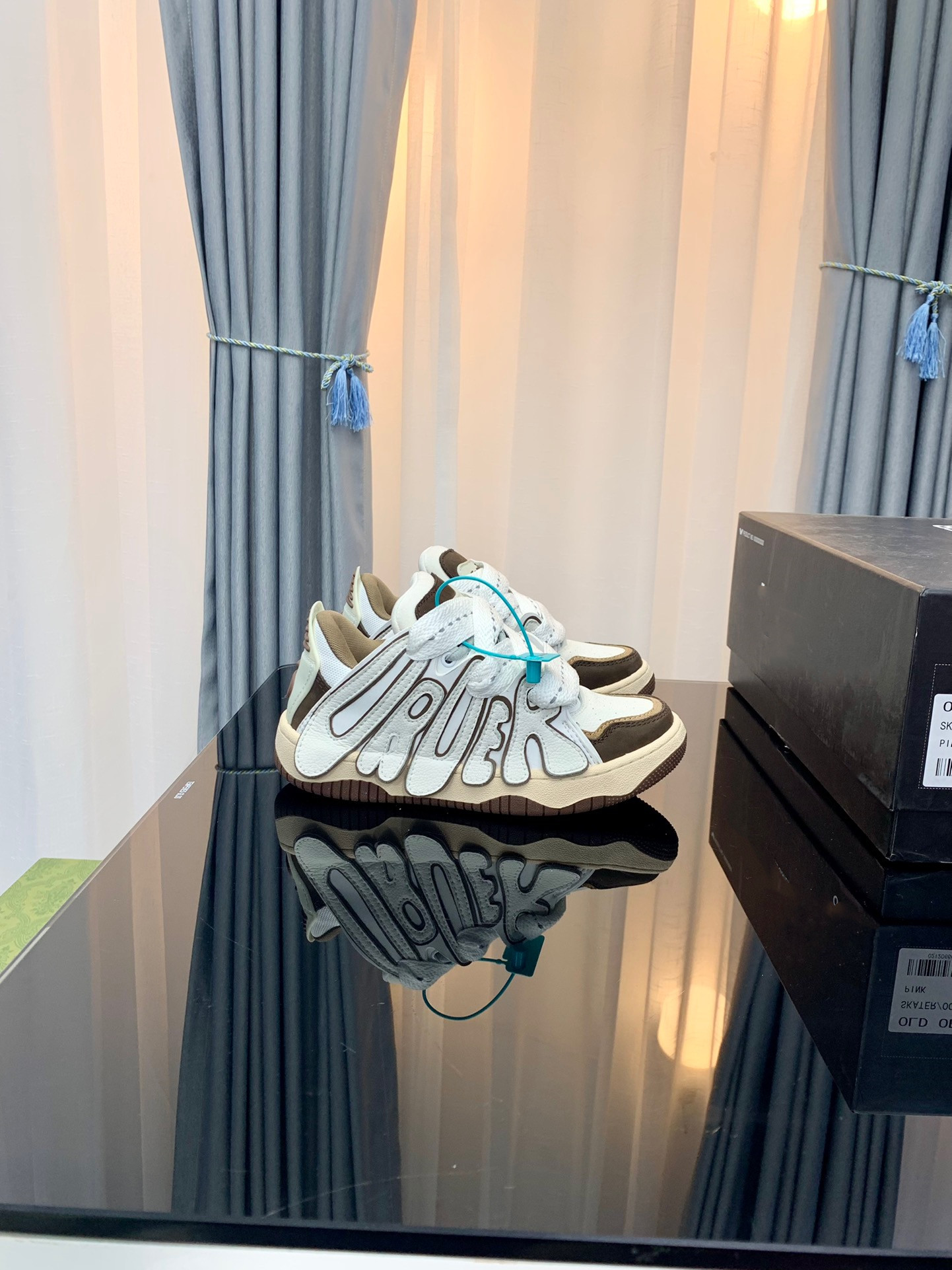 2022 Chaussures décontractées de concepteur de luxe Sole rouge plate à hauteur de coupe junior bleu noir blanc diamant haut de qualité Men de qua