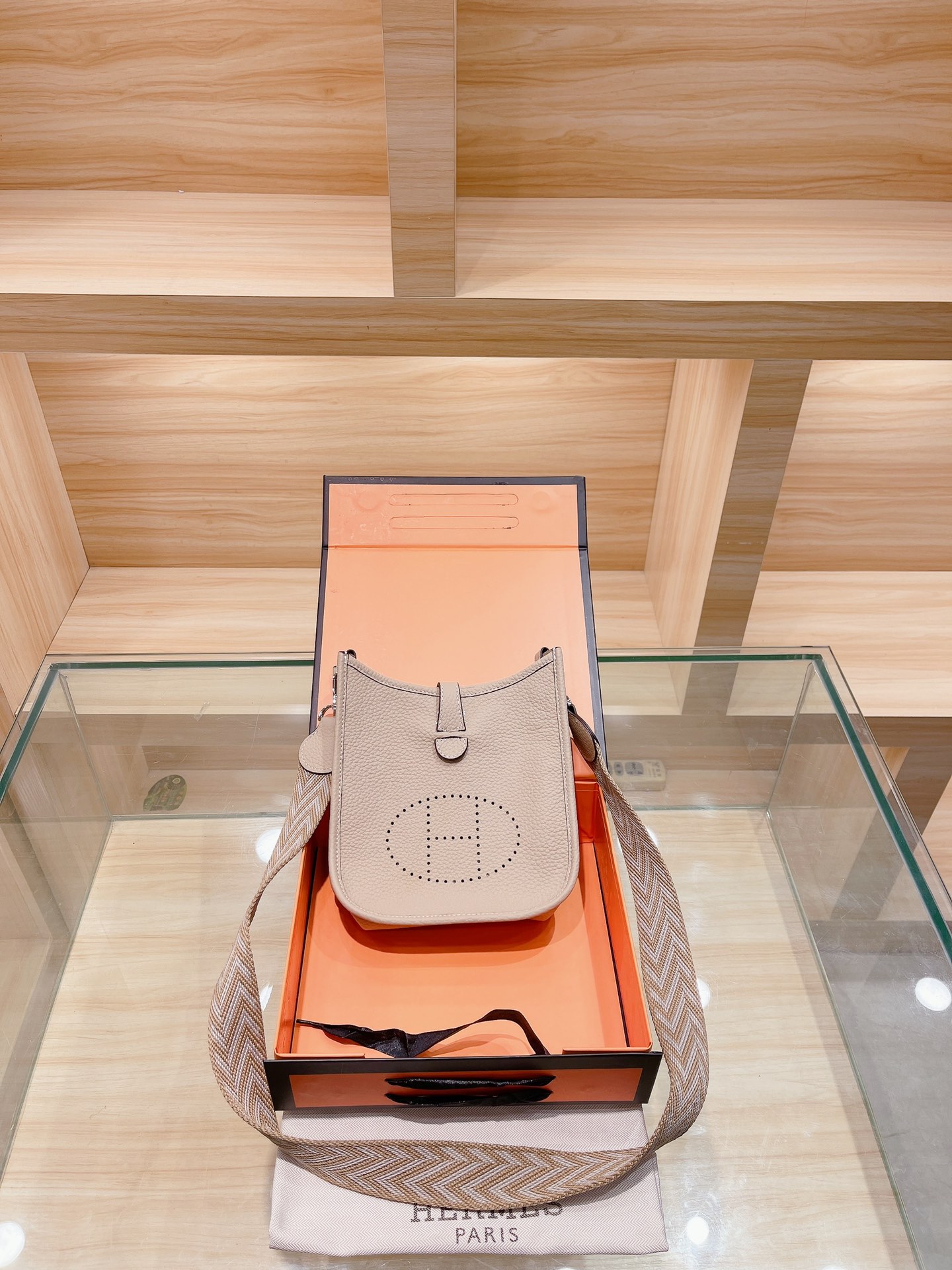 Sac de créateur de luxe Le matériau en cuir de haute qualité est très agréable