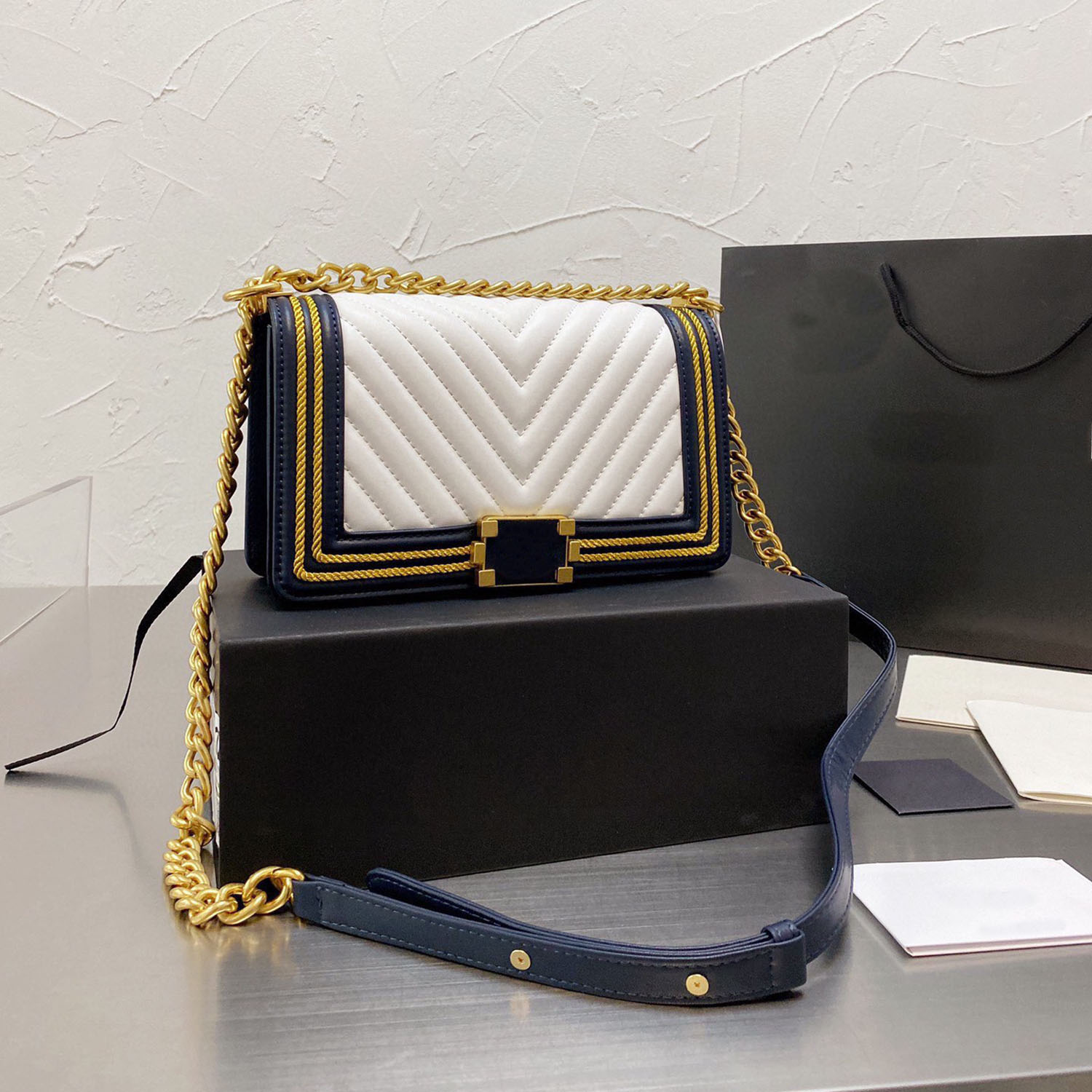 

Fashion Shoulder Bag High Quality Designer Leather Versatile Messenger Bag Gift Box Packaging 26X16cm Wallet XB50045, With box