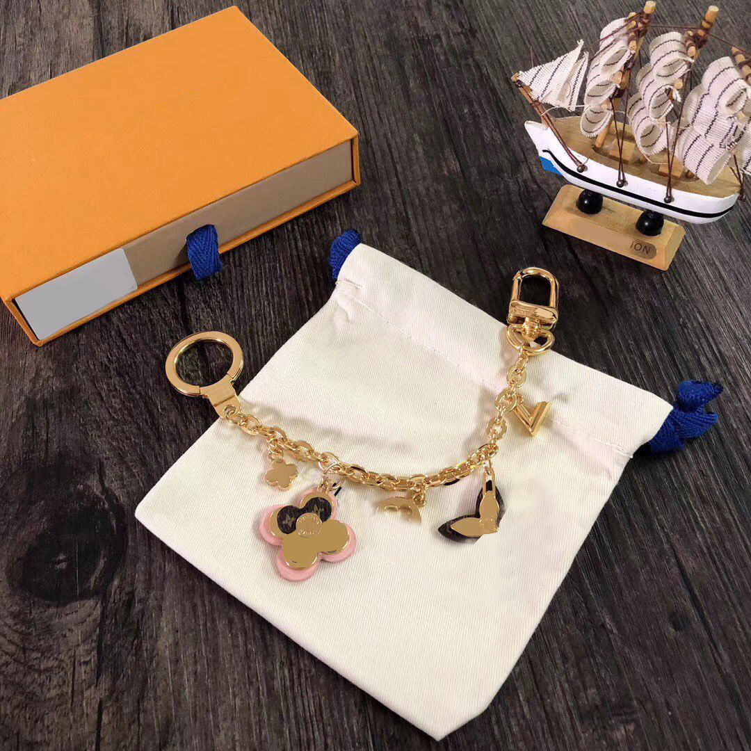 

Luxury Designers Keychain Classic Brand Key Buckle Flower Letter Key Chain Handmade Keychains High Quality Men Women Bags Pendant