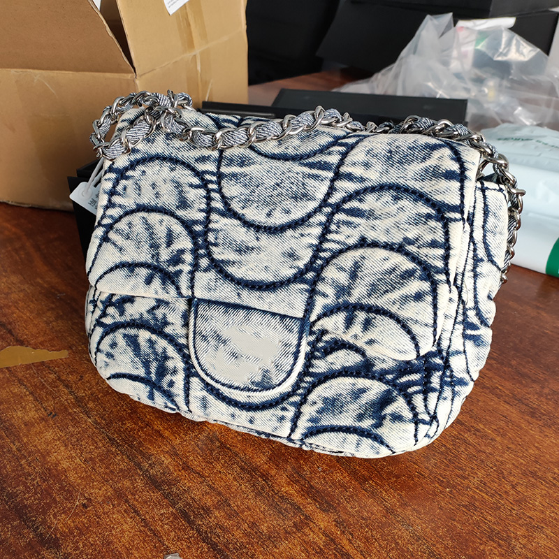 

2022Ss Womens Classic Mini Flap Wave Denim Bags Quilted Silver Metal Hardware Matelasse Chain Shoulder Purse Outdoor Sacoche Designer Handbags Cosmetic Case 20CM, Box