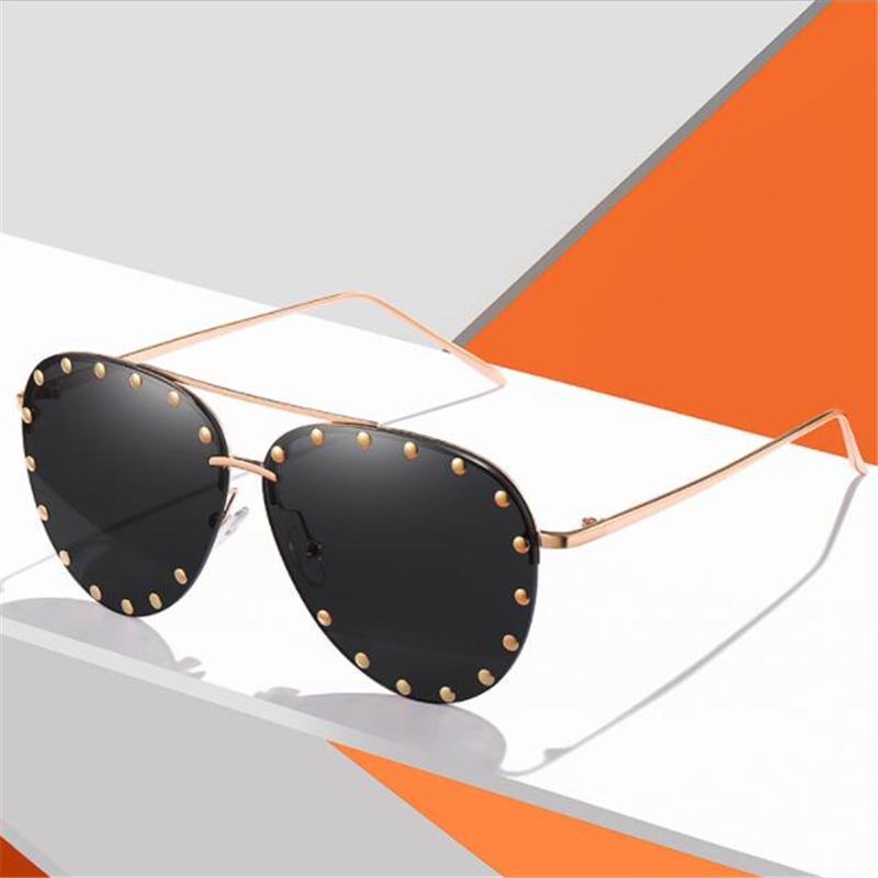 

Sunglasses Metal Hd Stylish Rivets Adorn Toad Glasses Tide Men And Women Sunshade Mirror WholesaleSunglasses