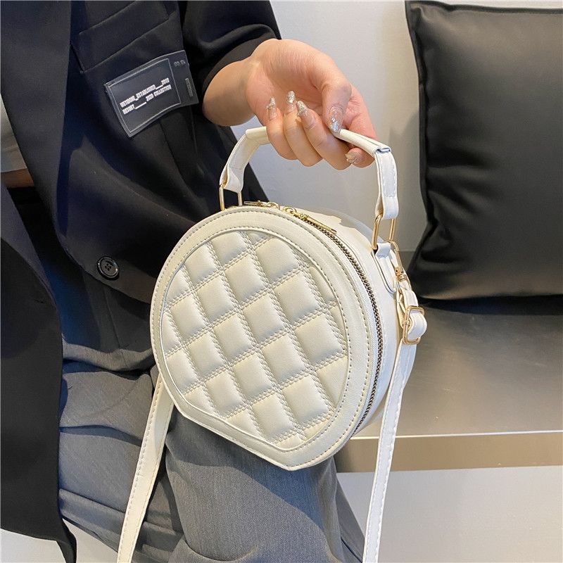 

All-match ins messenger bag female 2022 new high-end foreign trend fashion portable biscuit one-shoulder small round bag, White