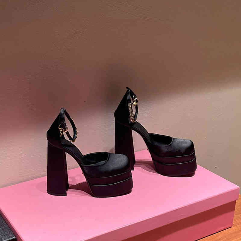 Chaussures Medusa Aevitas Juno Crystal-Crystal-Embelli Bande Satin Plateforme Pompes Sandales à talons Chunky Femmes Designers de luxe Designers