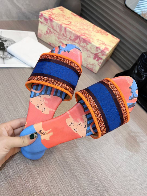 

Latest designer women's slippers flat shoes party fashion embroidery girl sexy pointed wedding double shoulder sandals with dust bag box 35-42, Leather outsole