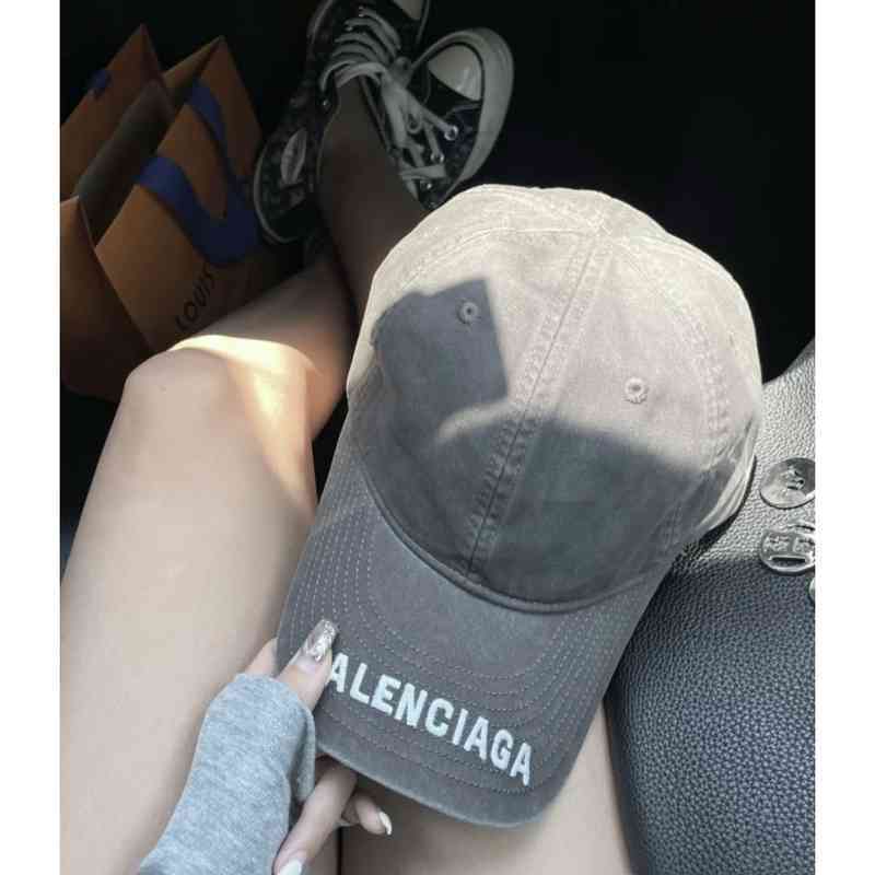 

Balencaigass Buy grey baseball Cap Luxury washed cap embroidered letter duck tongue hat for men and women lil AKF4, Red hat eaves logo