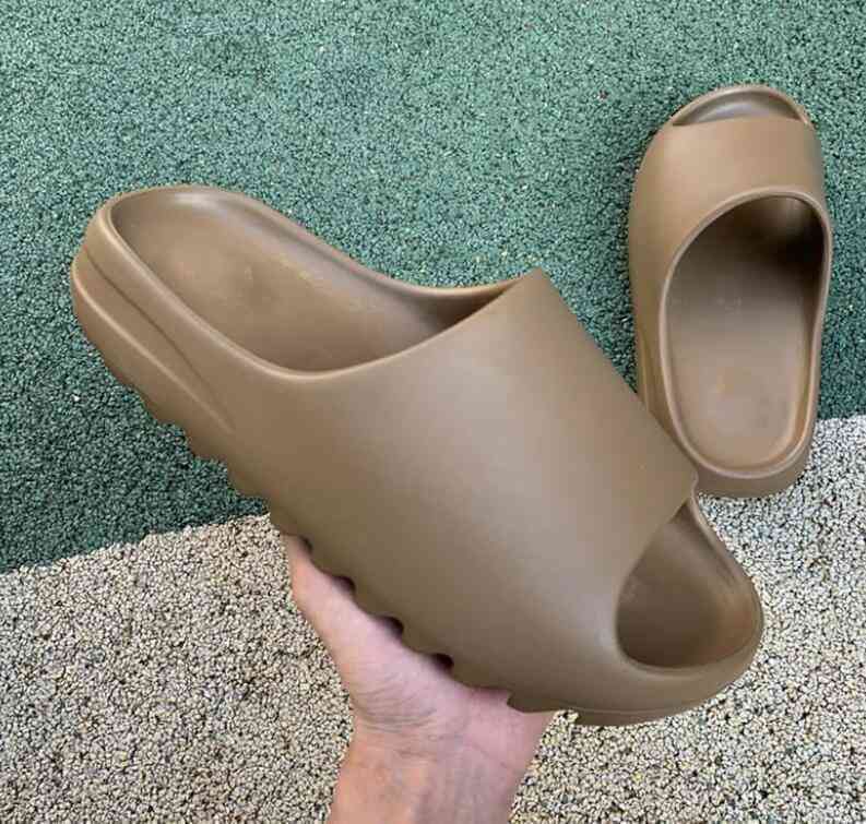 

Designer Yeesys Slippers Slides Kanys Mens 2022 for Women Sandals Scuffs White Loafers West Slide Slider Bone Desert Sand Resin Black Flip Foam Rubber Have Logo