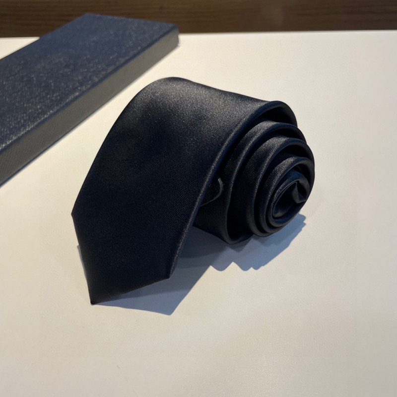 

Men Necktie Designer Mens Ties Fashion Neck Tie Letter Printed Bow Luxurys Designers Business Triangle Neckwear Shirt Decoration