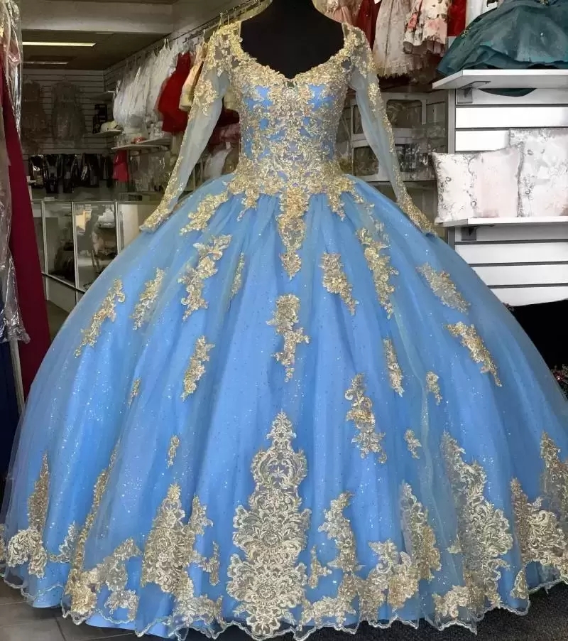 2022 Robes de quinceanera bleu clair cristaux V cou paillettes scintillantes en dentelle appliquée à manches longues personnalisées douces 16 ann