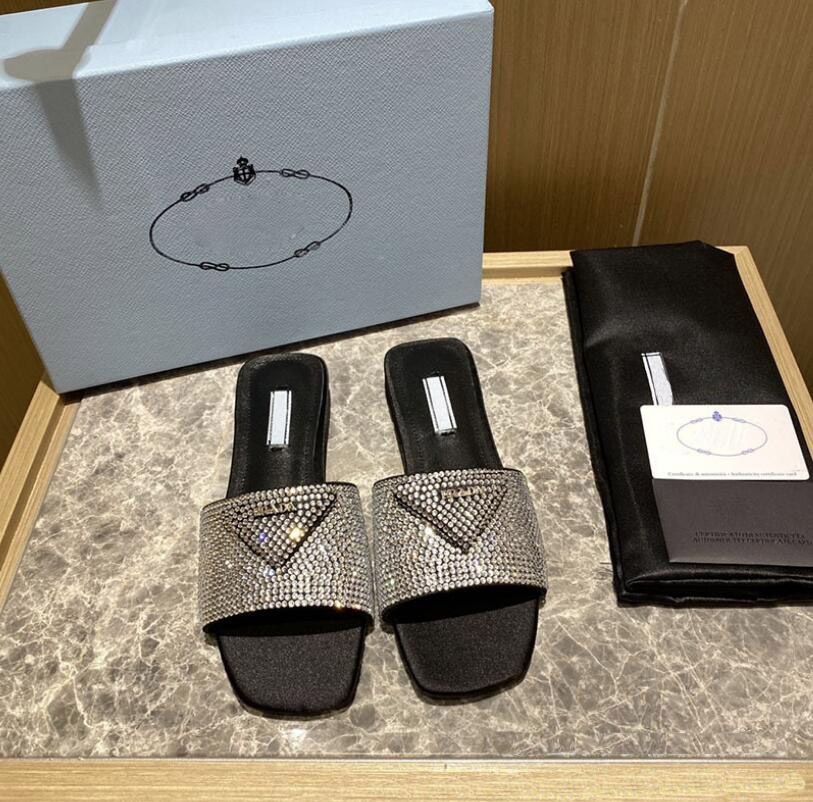 

2022 Luxurys Design Women's Slippers Summer New Triangle Buckle Rhinestone Satin Flat Sandals Outer Wear Fashion Full Diamond Flip Flops, Box