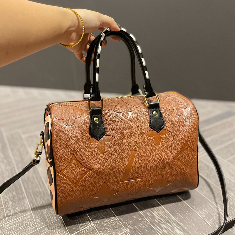 

22FW Women Totes Bags Speedy Bandouliere Leather Embossed Flower Leopard Print Handbag Luxurys Designers Shouder Crossbody Bag Messenger Ladies Travel Handbags, Black