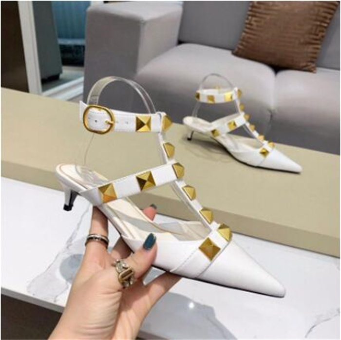 

Ladies Sandals Summer Beach Slippers Luxurys Designers Slipper Rivet Women Sandal Studded High Heels Sexy Bridal, White
