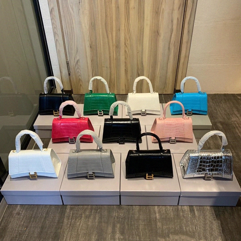 

2022 latest hourglass Bags Catwalk style Designers Womens Handbags Purses Classic high-end hardware Shoulder Bag two sizes, multi-color 778