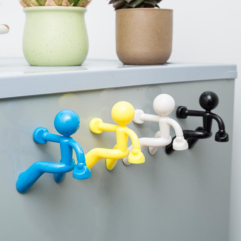 

Keychains Keychain Creative Climber Wall Hanging Refrigerator Powerful Magnetic Sticker Villain Toy Jewelry