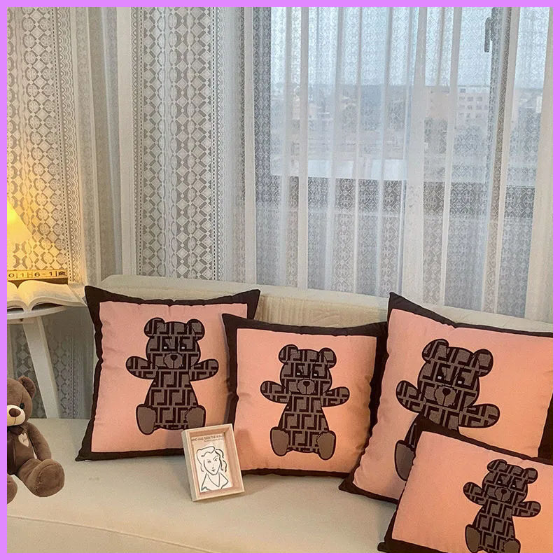 

Designer Living Room Pillow Bedroom Office New Pillows Women Mens Cute Bear Cushion Luxurys Cushions Home Furnishing High Quality D223303F