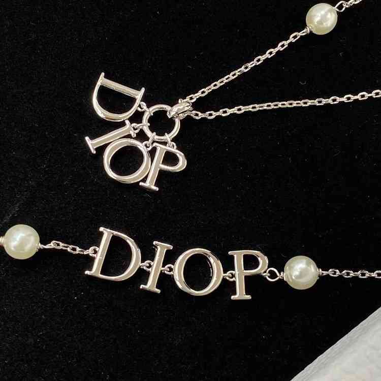 

Factory wholesale letter pearl neck chain simple light luxury feminine temperament natural ins sweet female Necklace