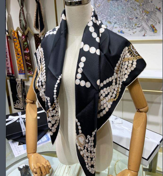 Designer Silk Scarves 2022 New Women's Folar Classic Pearl Chain Print Scarf 90x90cm Square Scarves Muslim Headscarves Neck Rrings Neckchief