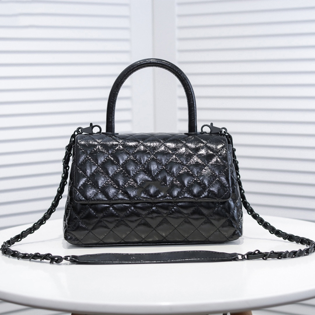 

2022Ss Early Fall Oil Wax Leather Classic Flap Quilted Bags Ful Black Top Handle Totes Metal Hardware Crossbody Shoulder Multi Pochette Designer Handbags 26X16X9CM