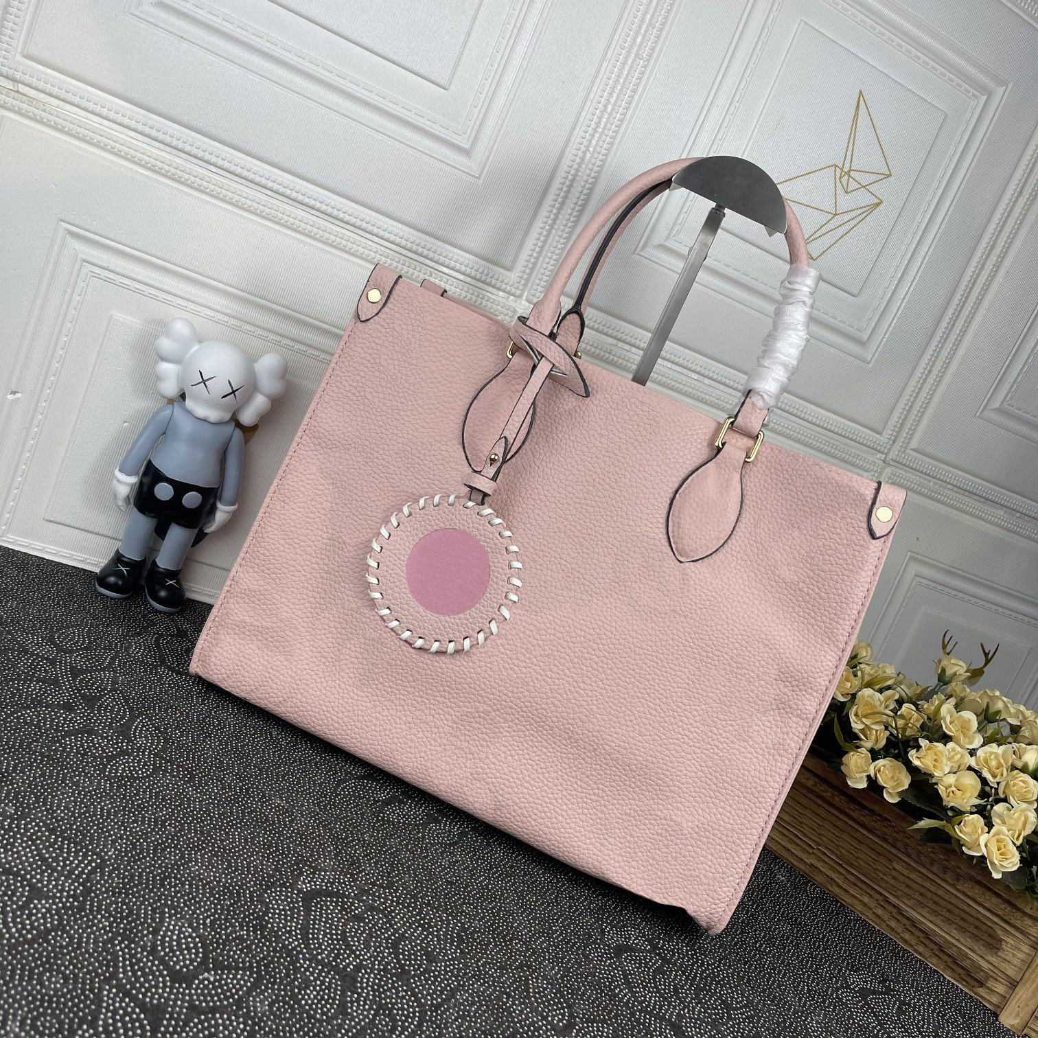 

High Quality Fashion Luxurys Designers Bags Onthego Medium Tote Women Handbags By The Pool embossing Shoulder Bag AAAHH45718, Hh45718#vanilla yellow
