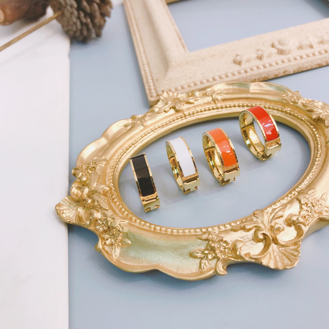 2022 concepteur Top qualité anneaux femme hommes couple bague de luxe bijoux classique or lettre titane acier accessoires taille6 7 8 9 dames cad