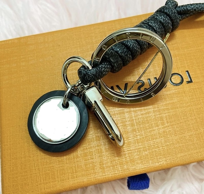 

TOP High quality Fashion Key Buckle Car Keychain Handmade Pendant Fashion Accessories Keyrings more pictures with LOGO contact us morephotos