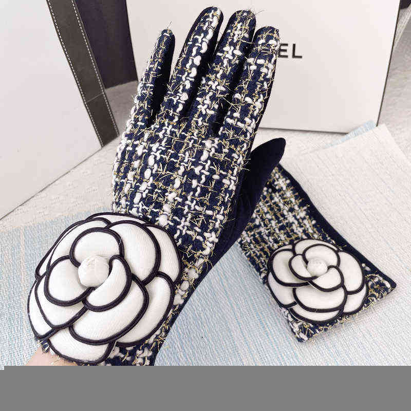 

Brand designer Winter Gloves Warm Plus Velvet Thicken Touch Screen Cashmere Mittens Grid Big Flower Gloves for womeninvierno T220730
