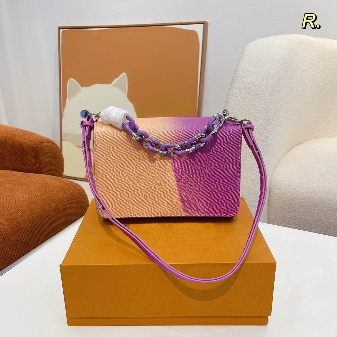 

2022 Designer Luxury Quality Twist Handbag Leather Twist MM Bag Python Many styles to choose from, Make up the difference