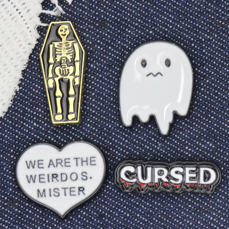 

Europe Male Skeleton Ghost Letters Heart Brooch Skull Head Series Metal Oil Drop Pin Badge Halloween Unisex Cartoon Backpack Coat Bag Clothes Corsage Brooches Pin