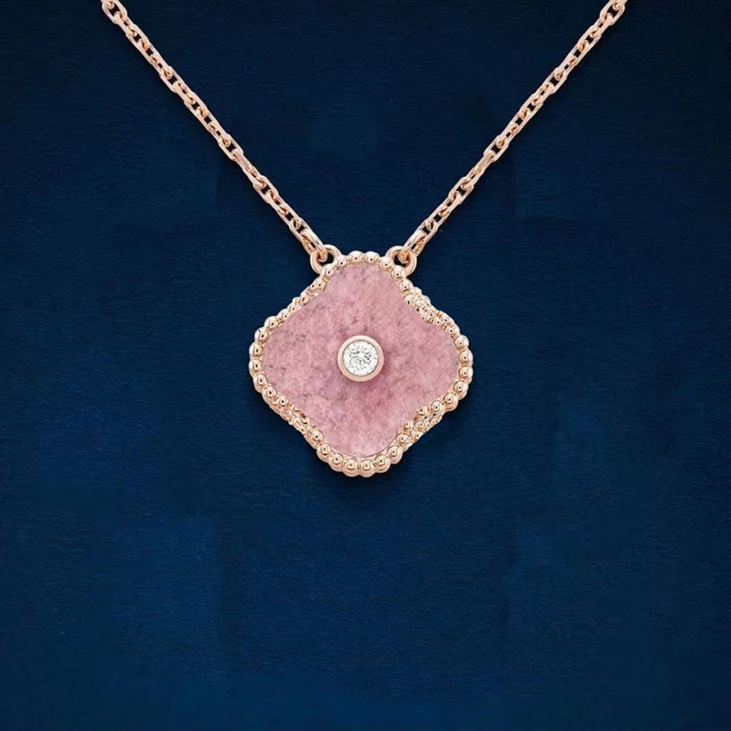 

Pendant Necklace Designer Jewelry Love Necklaces Four Leaf Clover Gold For Womens Wedding Flower Shape Pendants Link Chain Necklace With Box