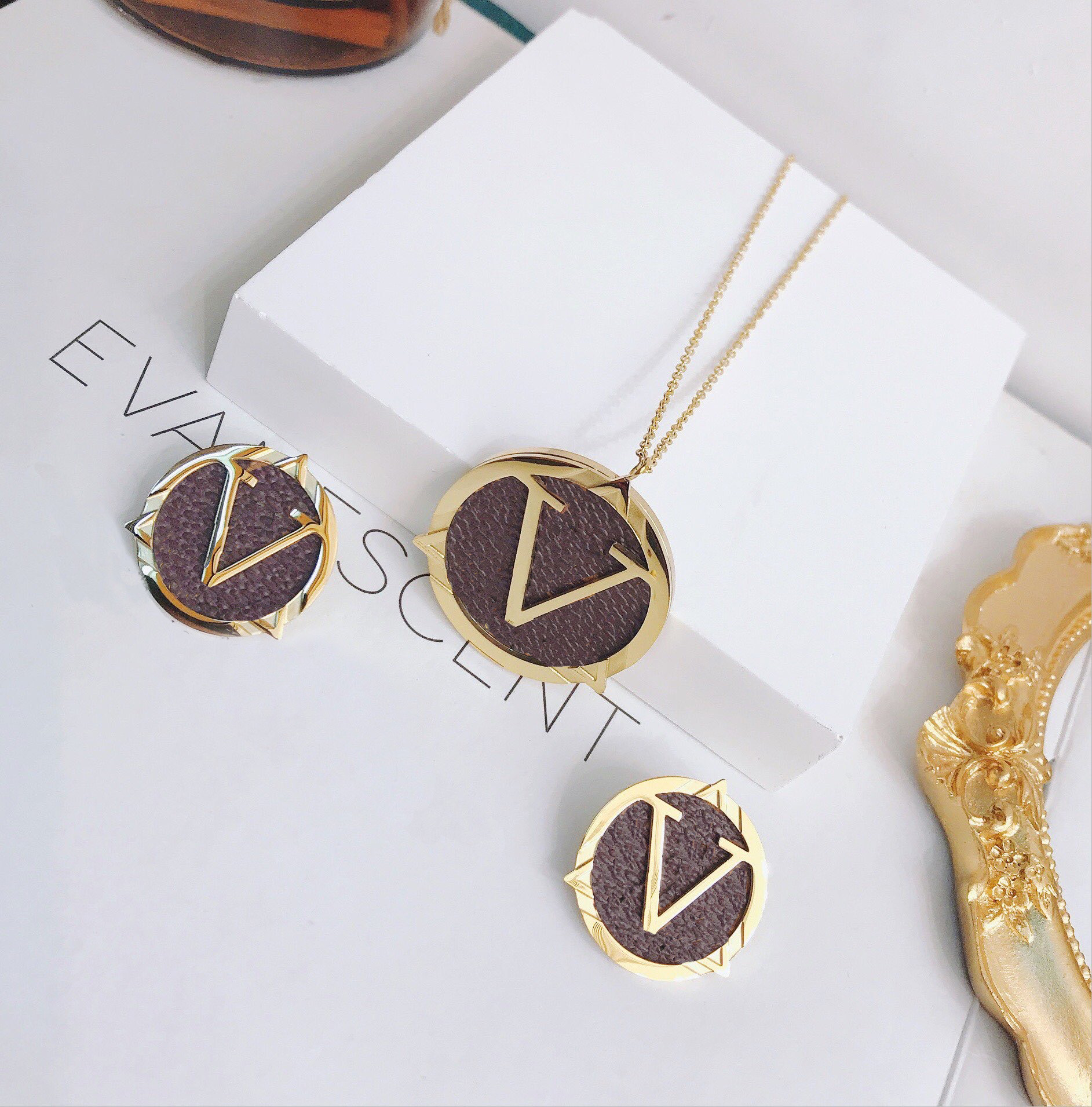 Plaqué Or Luxe Designer Pendentifs L Colliers Boucles D'oreilles En Acier Inoxydable Lettre Ras Du Cou Pendentif Collier Perles Chandail Chaîne C
