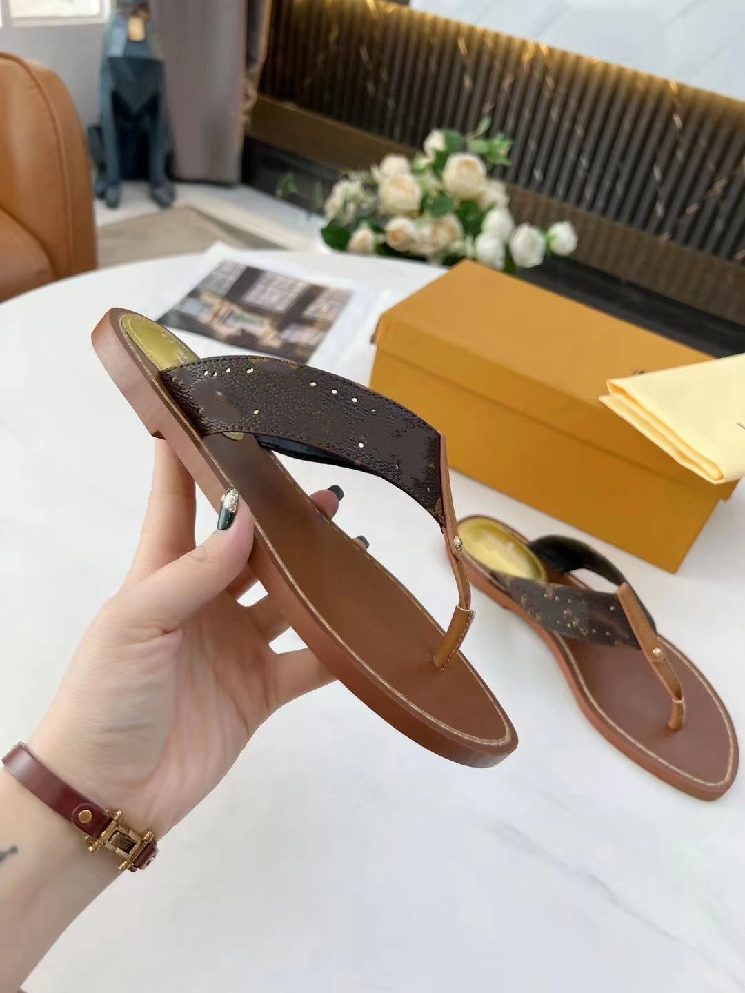 

White Black Leather Mules Slides Strap Flats Printed Dad Sandals Hook and loop beach shoes imported sheepskin lining 0312, 02