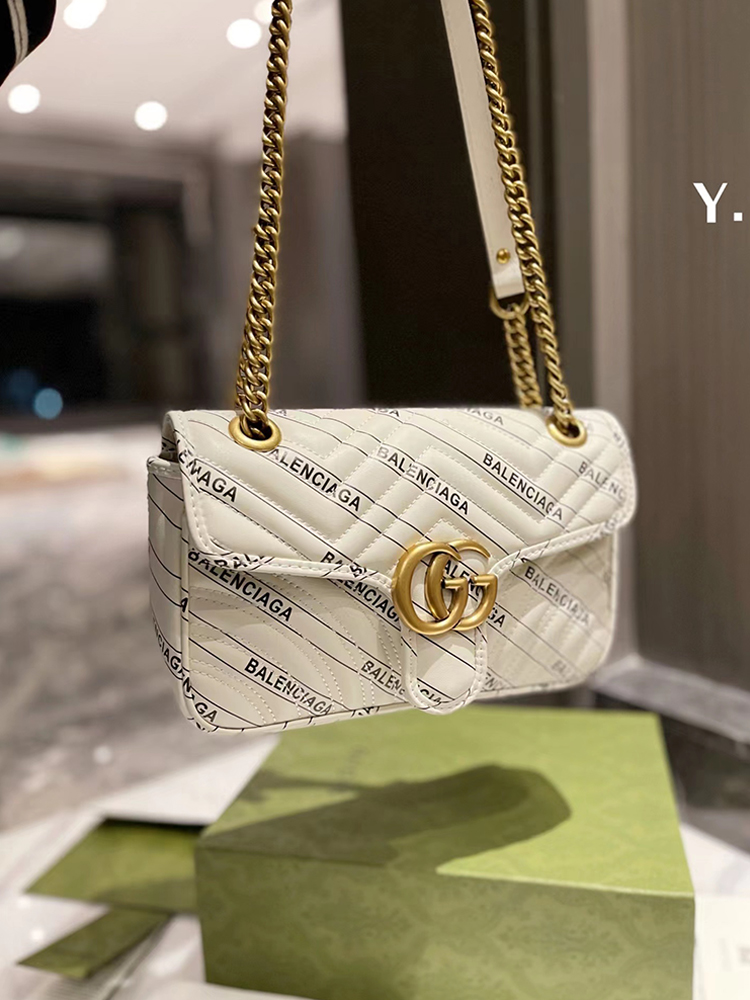 

Designer Classic Ladies Shoulder Bag Letter Co-branded Crossbody Bags Black White