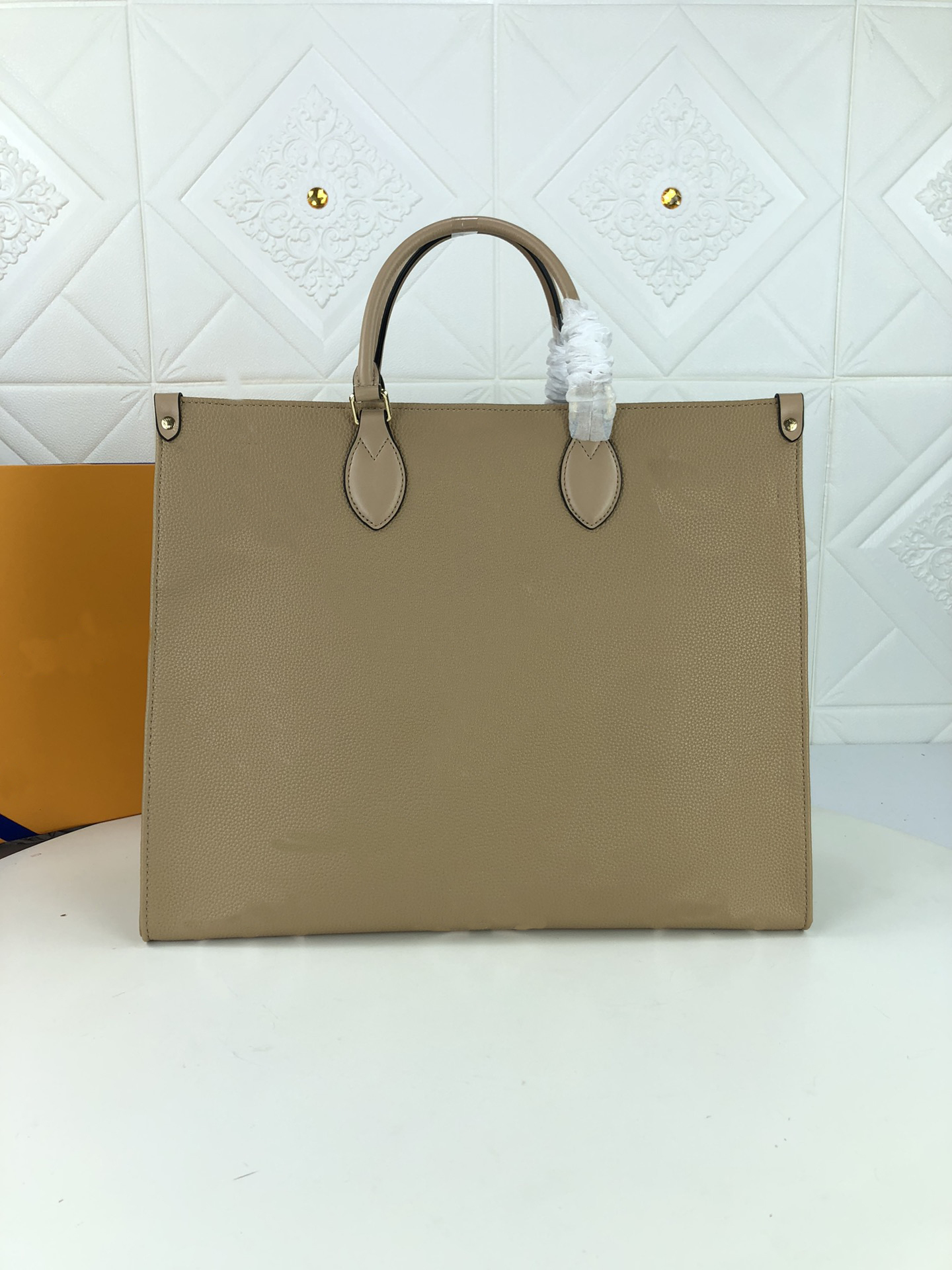 

M45494 ONTHEGO MM supple grained cowhide leather Printed embossed lady Fashion top handle hand shoulder s shopping bag, Beige