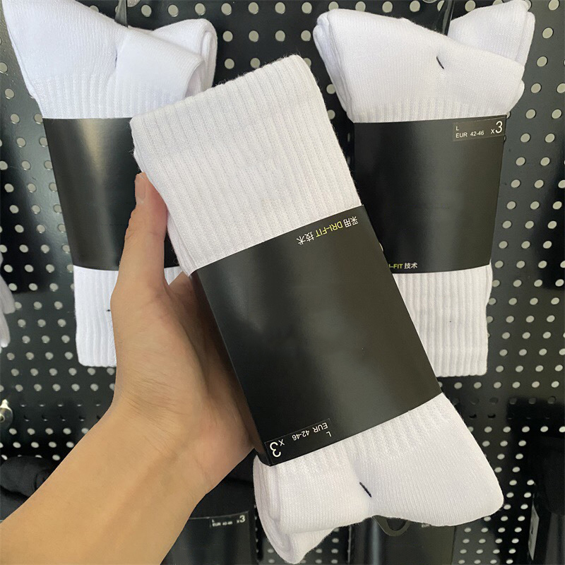 Chaussettes de haute qualité femmes hommes coton tout-correspondant classique crochet hook respirable bas noir blanc mélange de football de baske