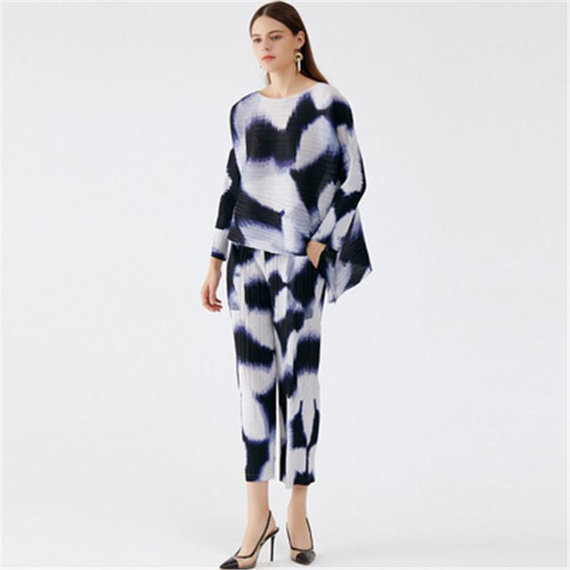 

Women's Tracksuits Miyake Autumn Suit Female 2022 Personality Hand-painted Korean Version Of The Thin Irregular Top Casual Pants Two-piece S, B2