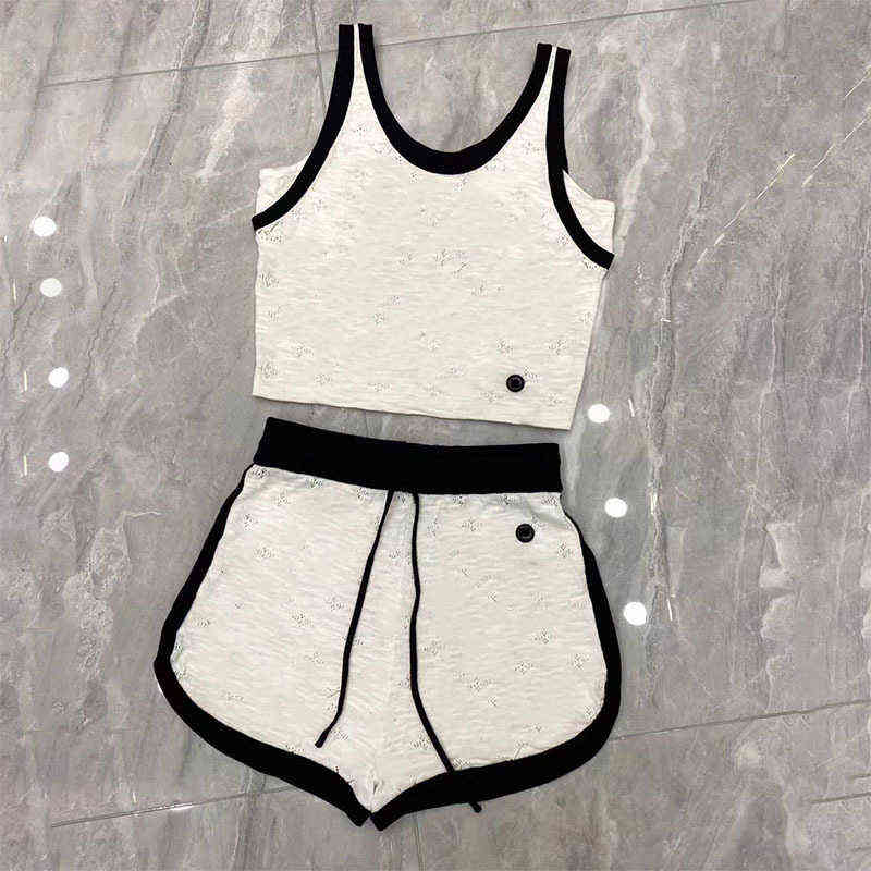 

2022 knitted suit women's summer foreign style black and  casual vest Shorts Small slim two-piece set