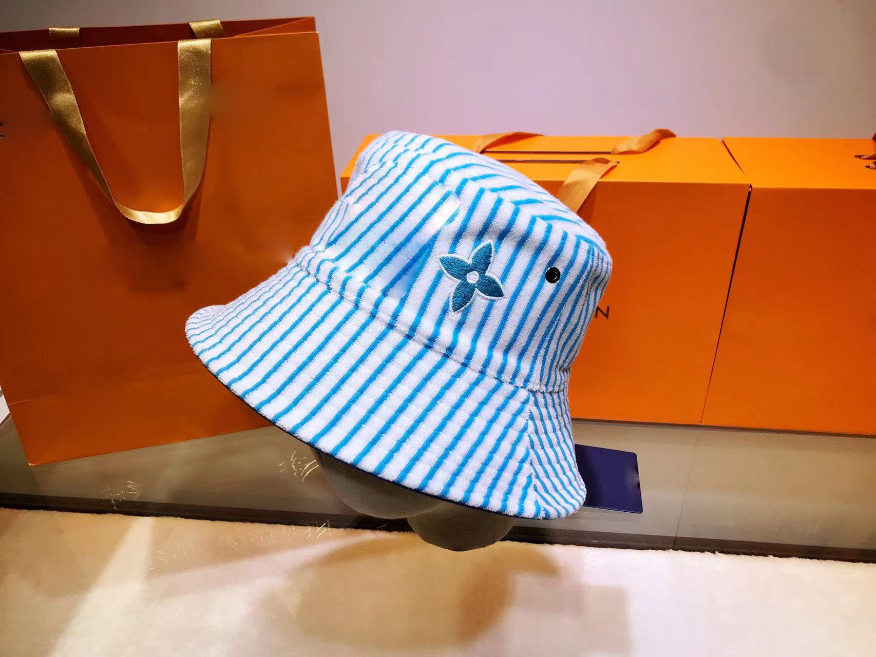 

Stingy Brim Hats Designer Buckets Sports Fashion Striped Embroidery Couple Street Shooting Outdoor Sun Protection, Blue