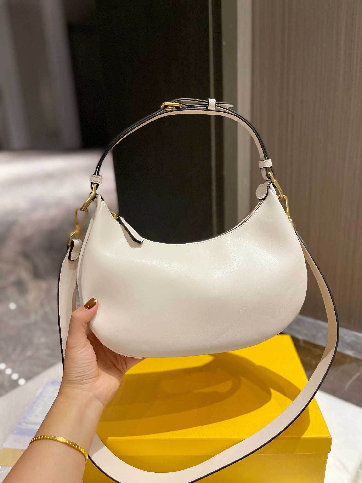 

High Quality Luxury Ladies Handheld One Shoulder Messenger Bag New Handbag Underarm Bag Multifunctional Fashion Design, Box