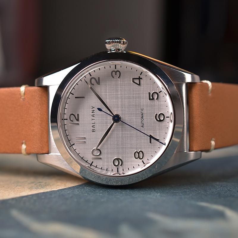 

Wristwatches Autometic Dress Watch 20ATM Waterproof NH38 Mechanical Movement Bubble Back Linnen Dial Vintage Stainless Steel Case Wristwatch, As pic
