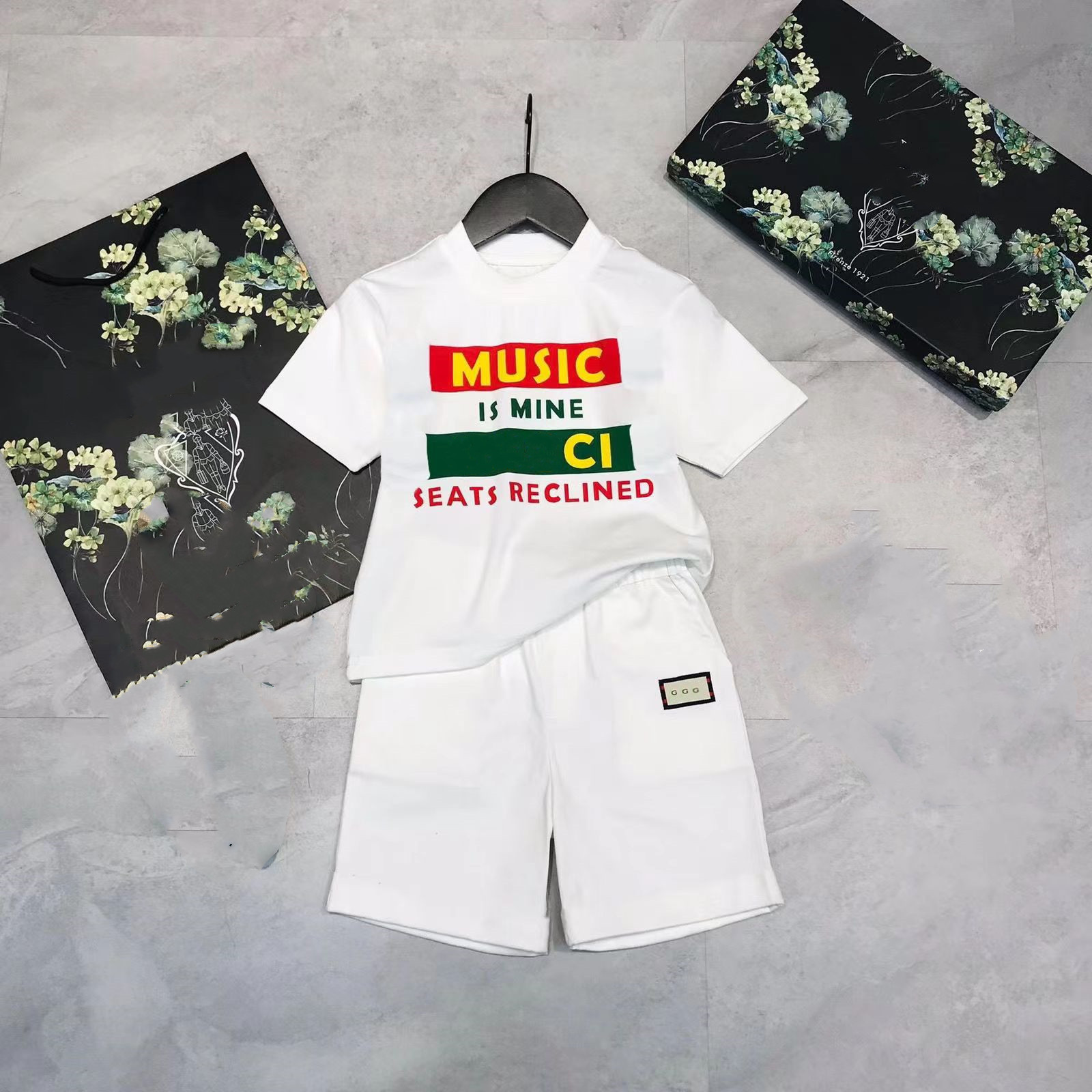 2022 Enfants Ensemble Costume T-shirt Garçons Filles Ensembles Enfants À Manches Courtes Enfant Designer Clother Avec Lettre Souris Coton Blanc R