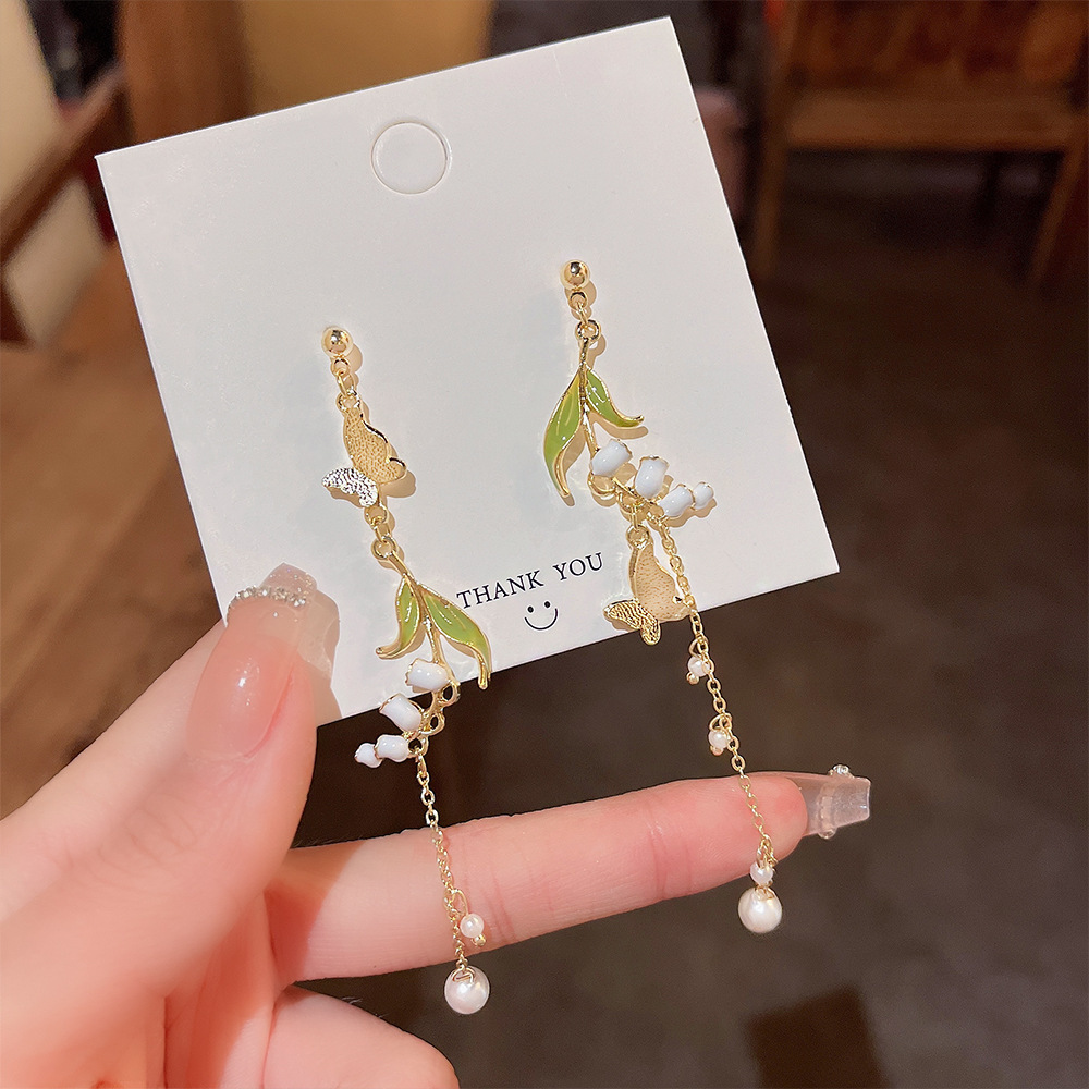 

Asymmetric Wind Chime Flower Earrings Female Advanced Sense Super Sweet and Versatile Fresh Face Thin Butterfly Ear Jewelry