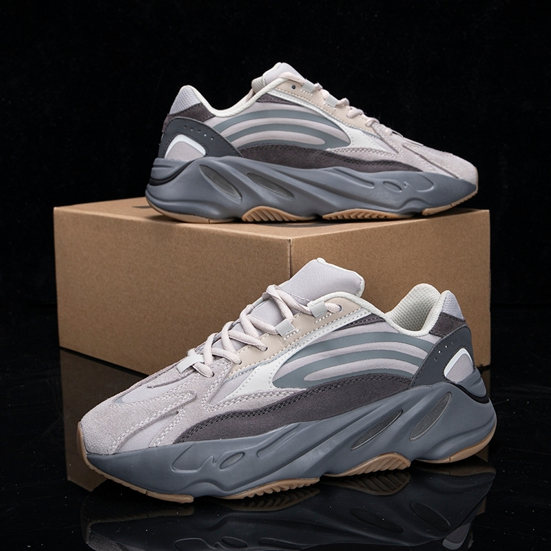 2022 Chaussures de course de haute qualité Mesh Unisexe Spring et chute Fluorescence respirant à lacets à lacets Hommes Femmes Sneakers Zebra Ref